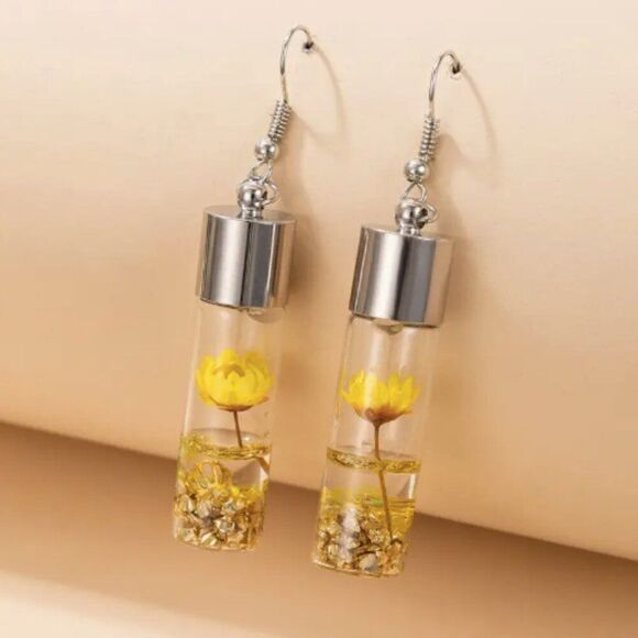 ✨🆕✨ Darling YELLOW Dried Flower Transparent Bottle Dangle Earrings✨ - Picture 4 of 10